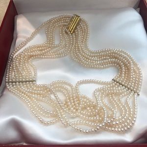 Multi strands Pearl necklace